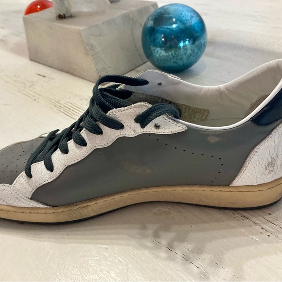 Golden Goose leather sneakers size 11. Worn 3 times , too big for my 10-1/2 feet - Picture 8 of 10